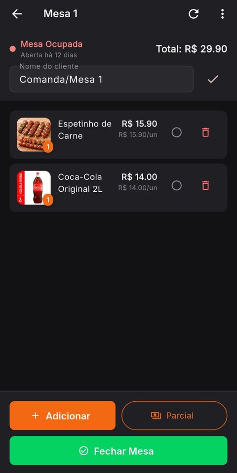 App do Garçom com a comanda da mesa, itens, total e botão de fechar mesa